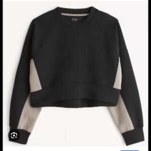 Abercrombie Black and Tan Colorblock Cropped Sweater